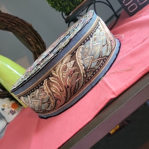 VINTAGE TAPESTRY TRIM BORDER DRAERT UPHOLSTERY TRIM 33 YR - Picture 2 of 15